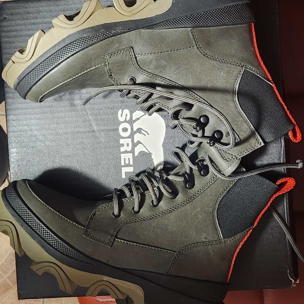 Sorel Women's Olive and Black Ankle Boots
